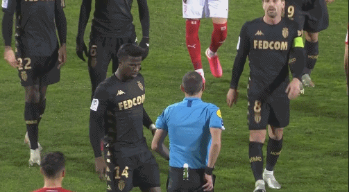 波尔图官方：对裁判管理模式深表关切，足协应立即采取措施（波尔图官方：强烈关注裁判管理现状，敦促足协立刻采取行动）